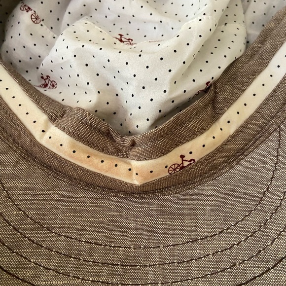 2 Pistil hats! - Picture 5 of 6